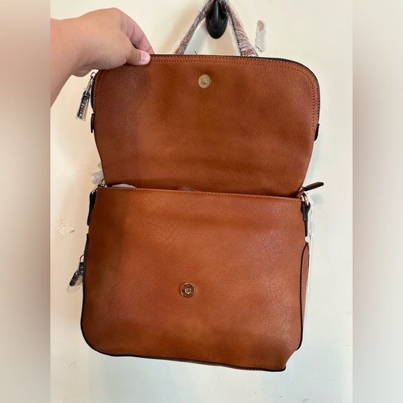 Urban Expressions Vegan Tan  Maisie Messenger Bag Gold Tone Hardware And‎ Chains - Picture 3 of 8